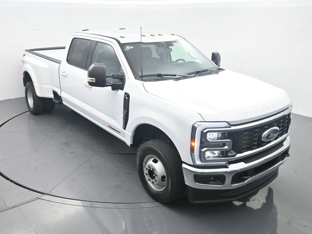 New 2026 Oxford White Ford F-350® XLT image 35