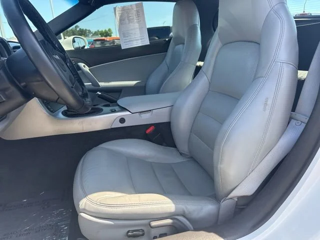 Used 2005 Arctic White Chevrolet Base image 15