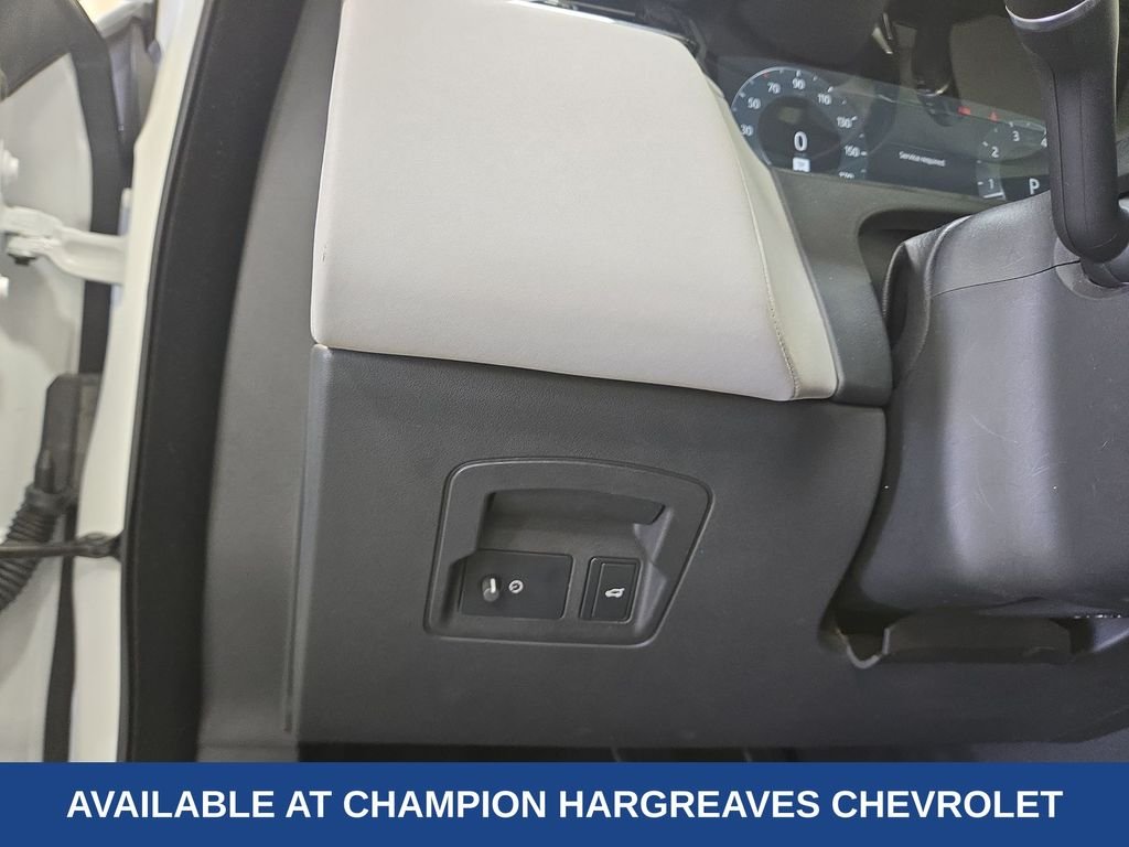 Used 2025 Ostuni Pearl White Metallic Land Rover Dynamic SE image 23