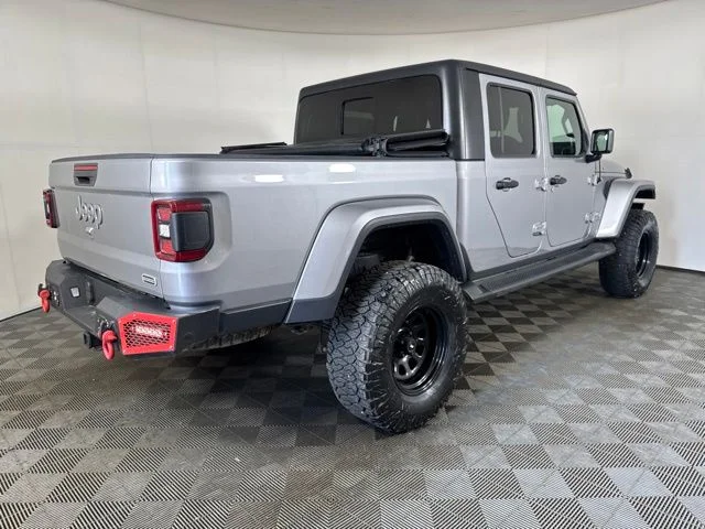 Used 2020 Silver Jeep Overland image 3