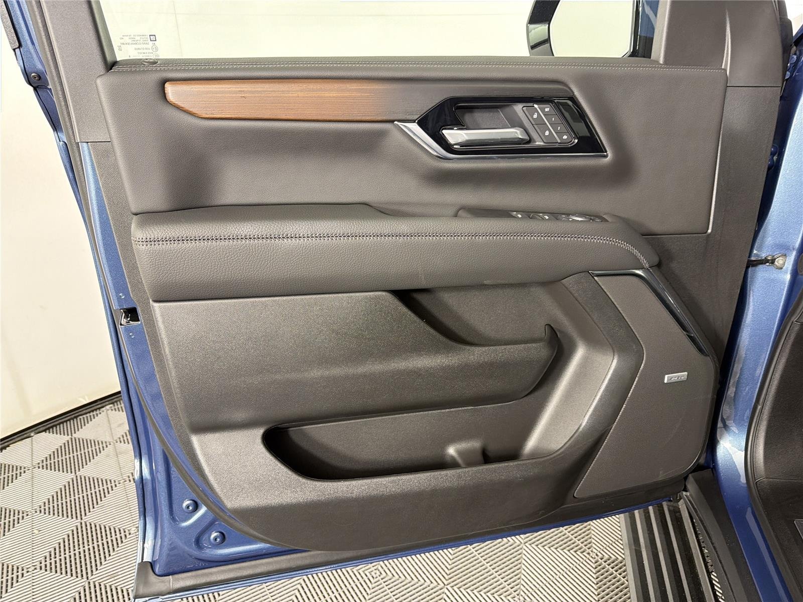 2026 GMC Yukon XL Denali - Photo 8