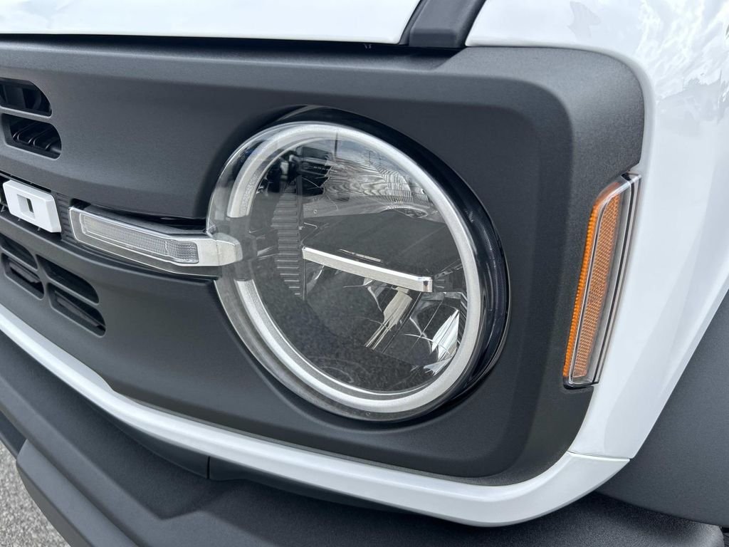 New 2026 Oxford White Ford Base image 10