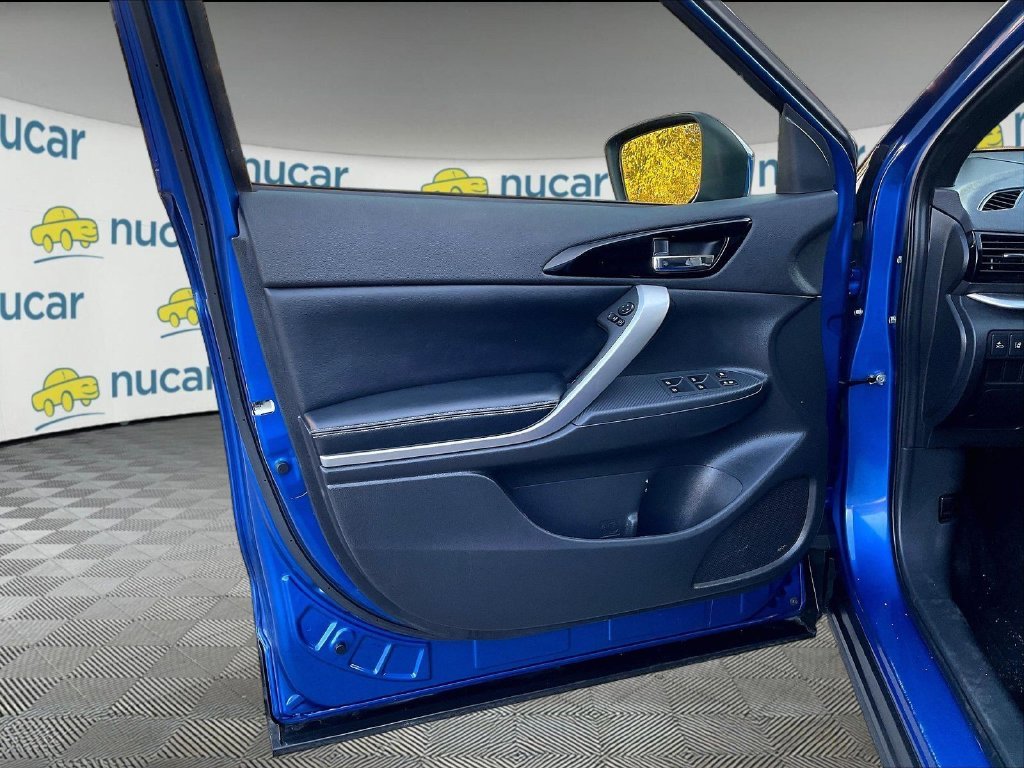 Used 2024 Blue Mitsubishi SEL image 9