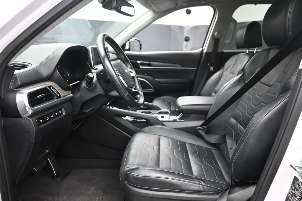Used 2022 White Kia SX image 16