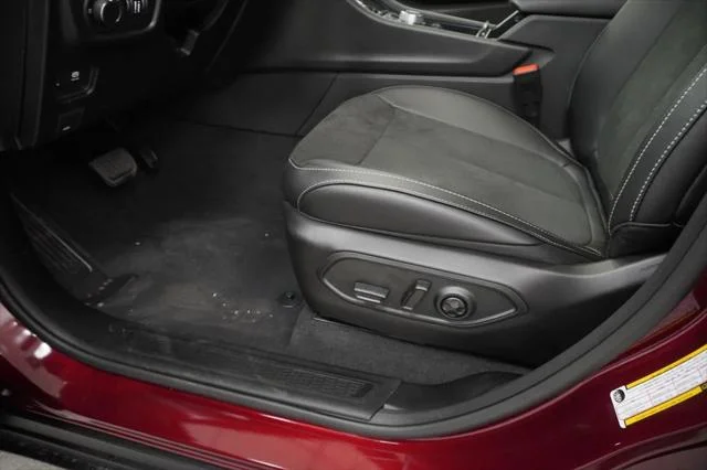 New 2026 Velvet Red Pearl-Coat Exterior Paint Jeep Laredo image 28