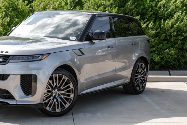 Certified Used 2024 Flux Silver SV Bespoke Ultra Metallic Gloss Land Rover SV Edition One Flux Silver image 7