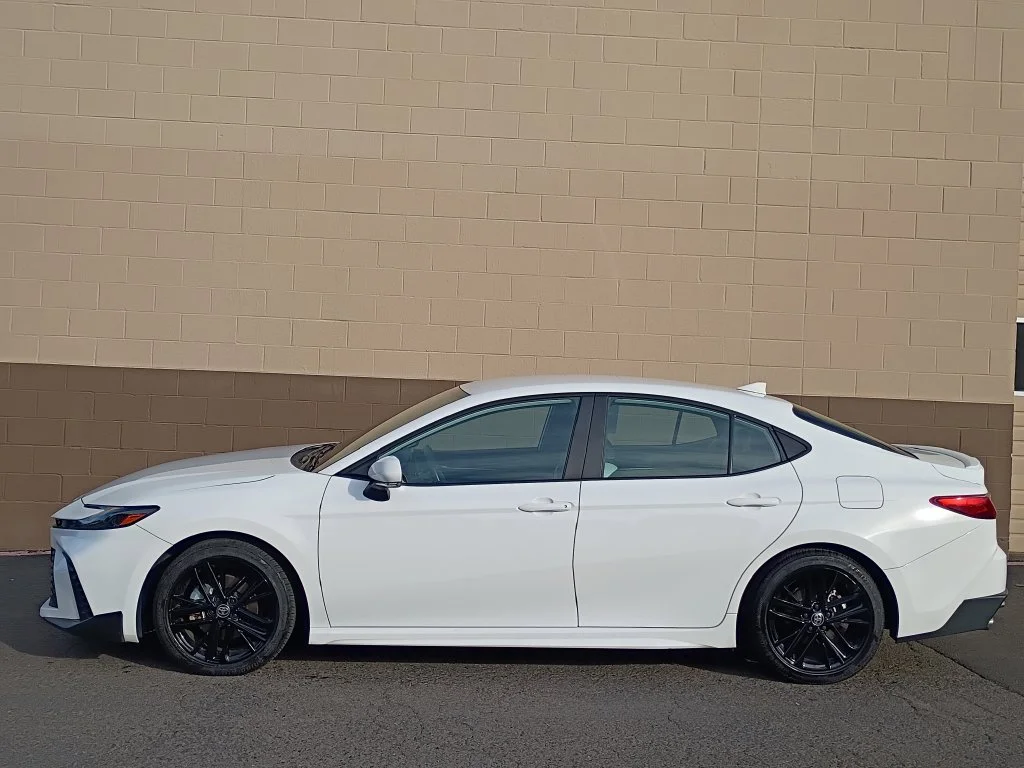 Used 2025 Ice Toyota SE image 9