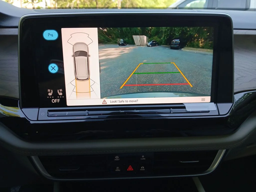 New 2026 Green Volkswagen SE w/Technology image 19