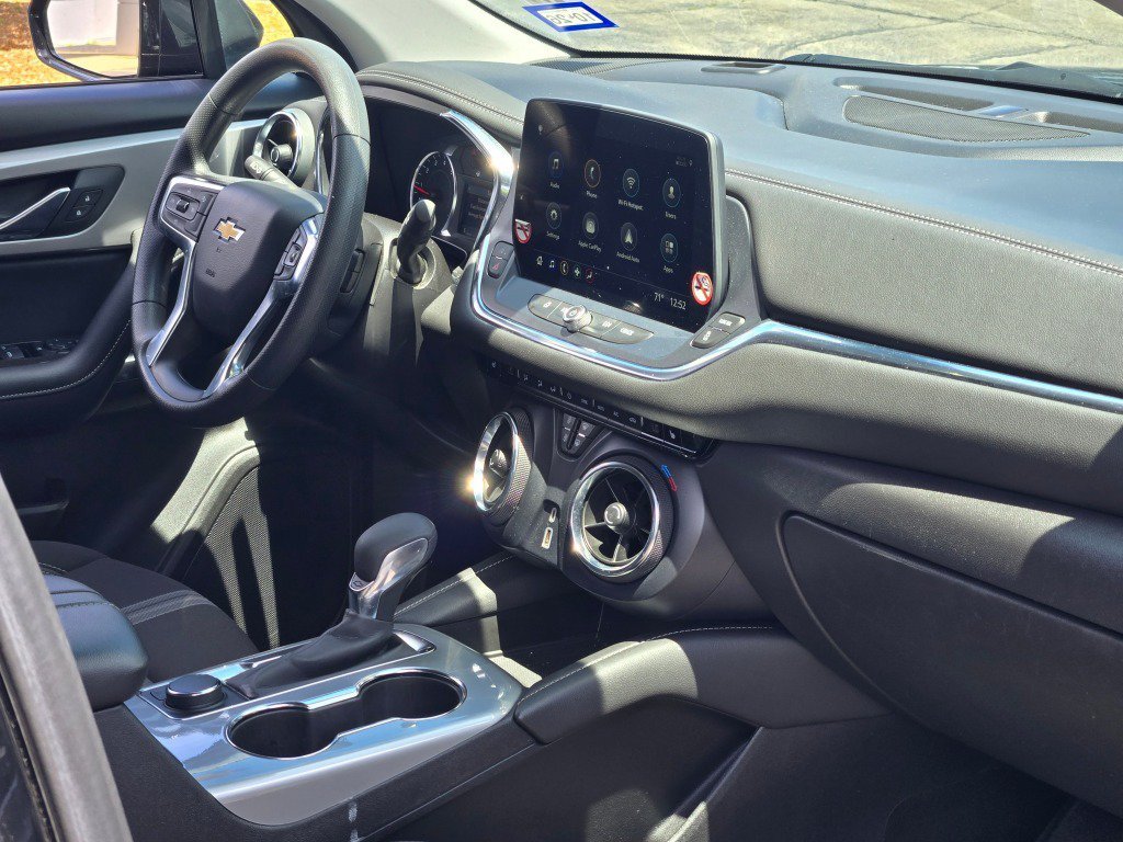Used 2025 Black Chevrolet 2LT image 9