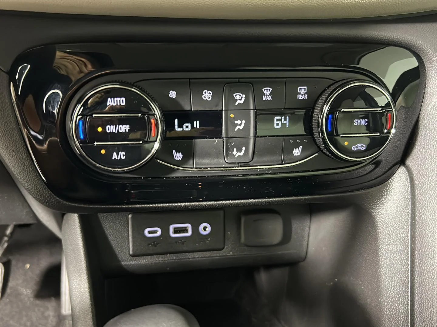 Used 2023 Summit White Buick Select image 22