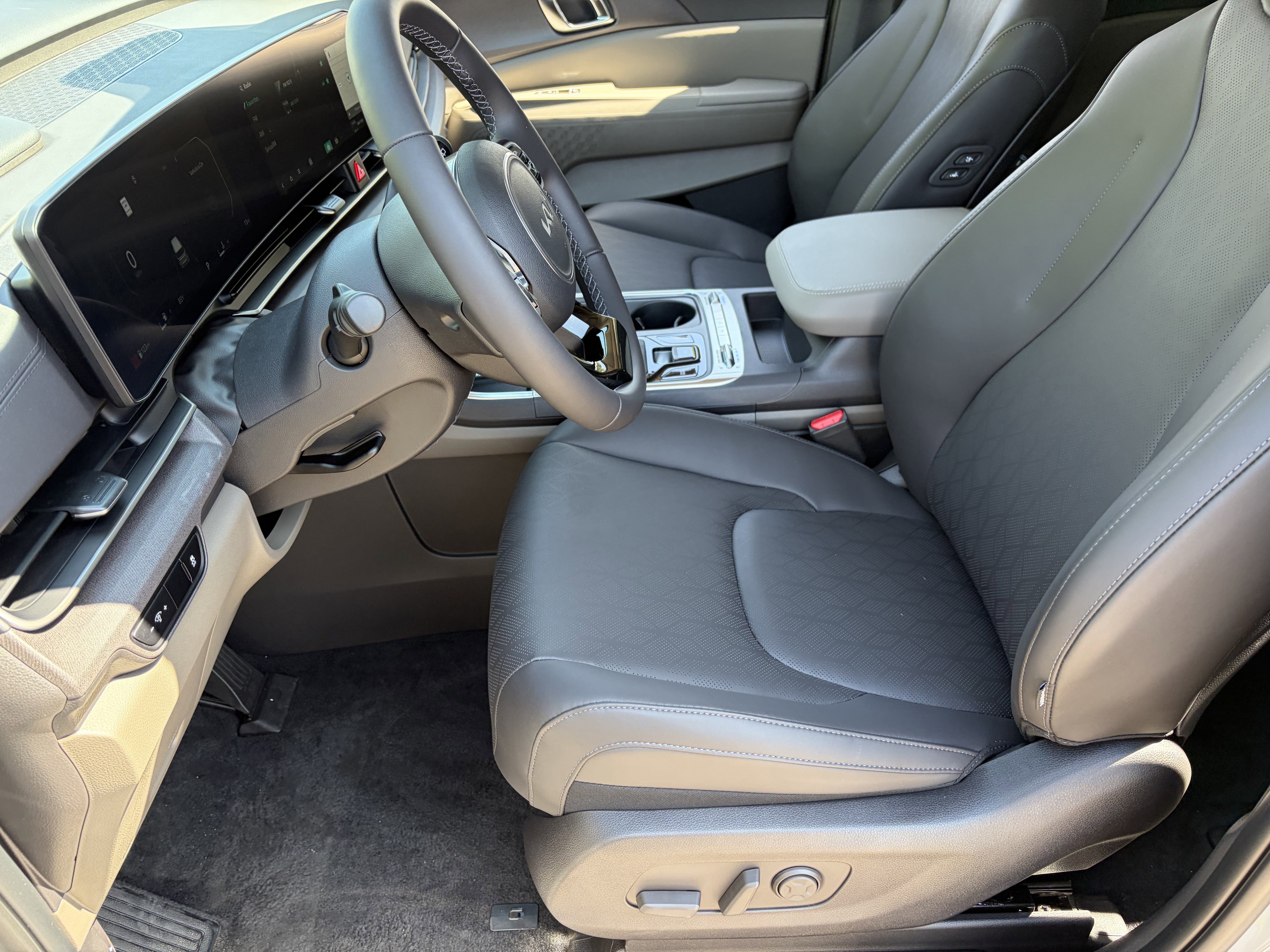 New 2026 Ceramic Silver Kia SX image 17