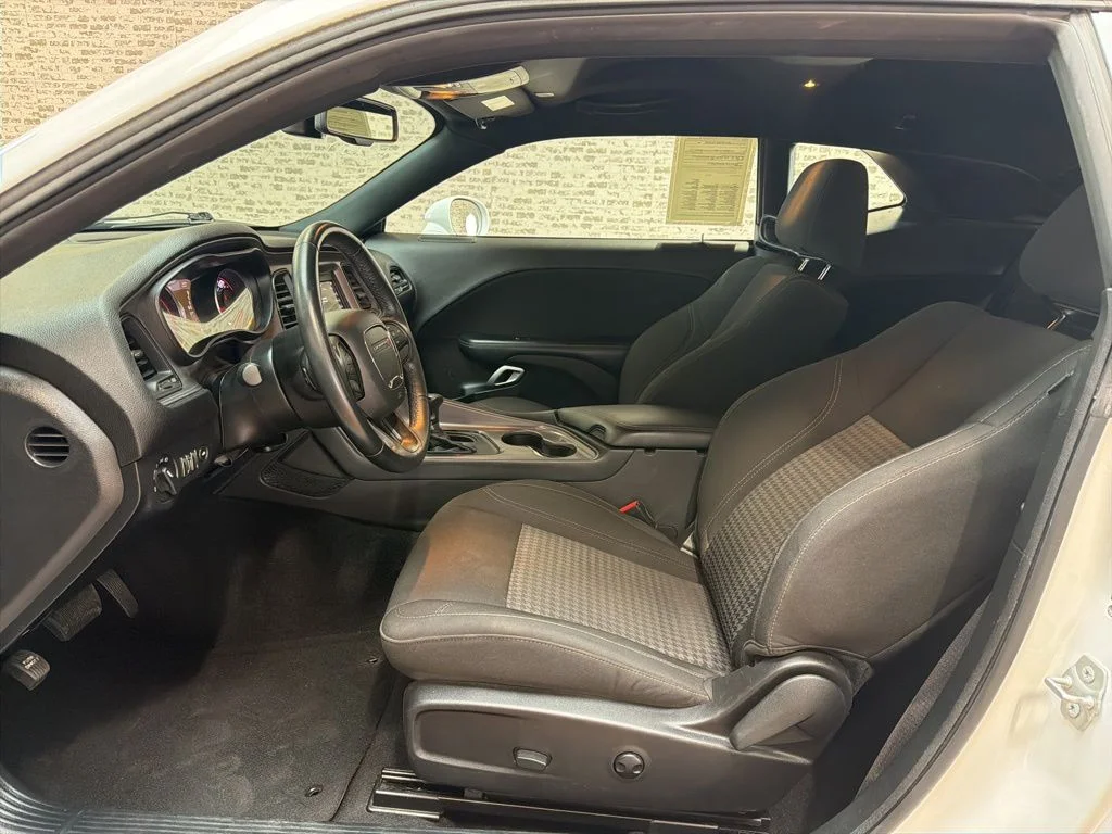 Used 2023 White Dodge SXT image 13