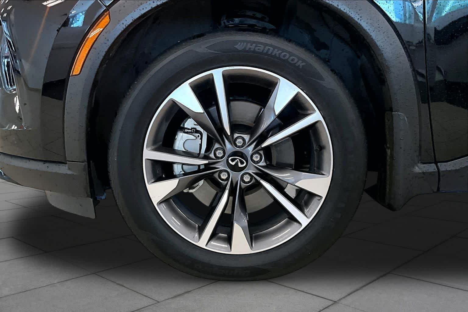 Used 2025 Mineral Black INFINITI LUXE image 9