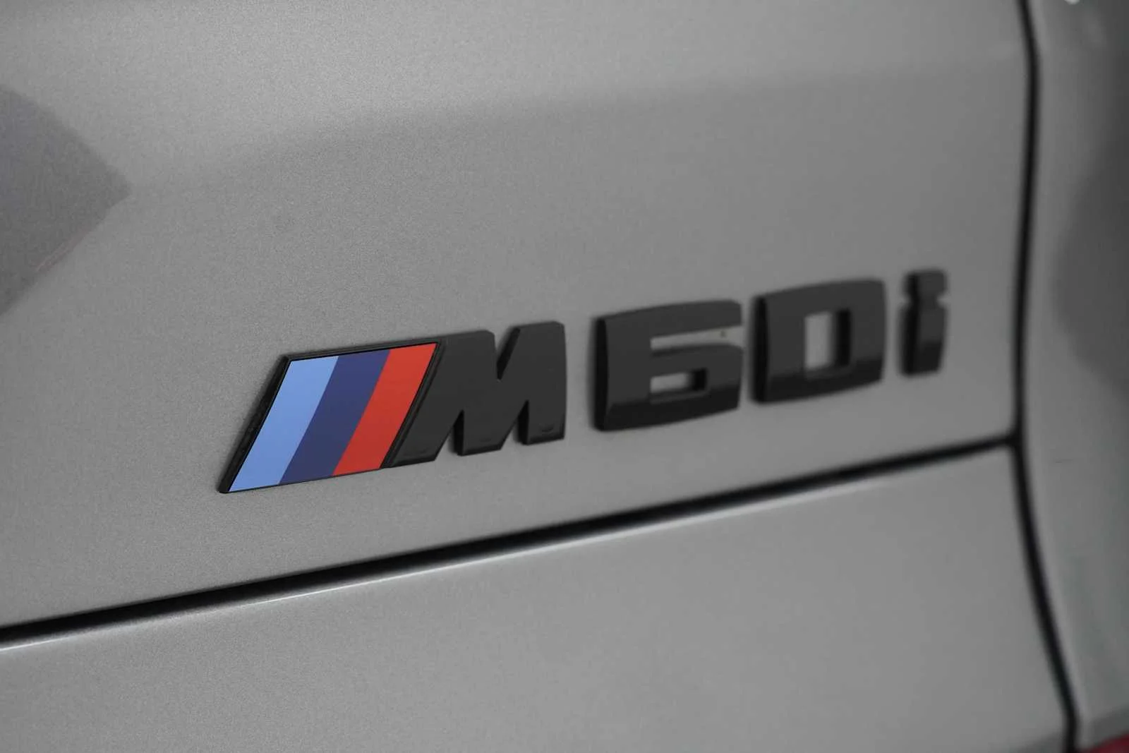 Used 2026 Skyscraper Grey Metallic BMW M60i image 10