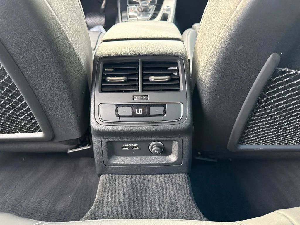 Used 2025 Daytona Gray Pearl Effect Audi 45 S line Premium image 30