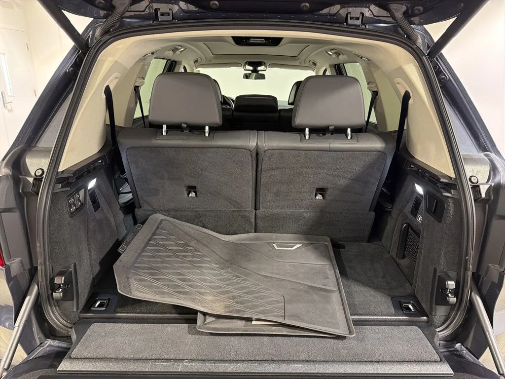 Used 2020 Gray Metallic BMW xDrive40i image 29