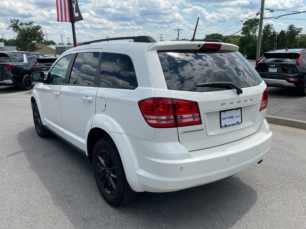 Used 2020 Vice White Dodge SE Value image 7