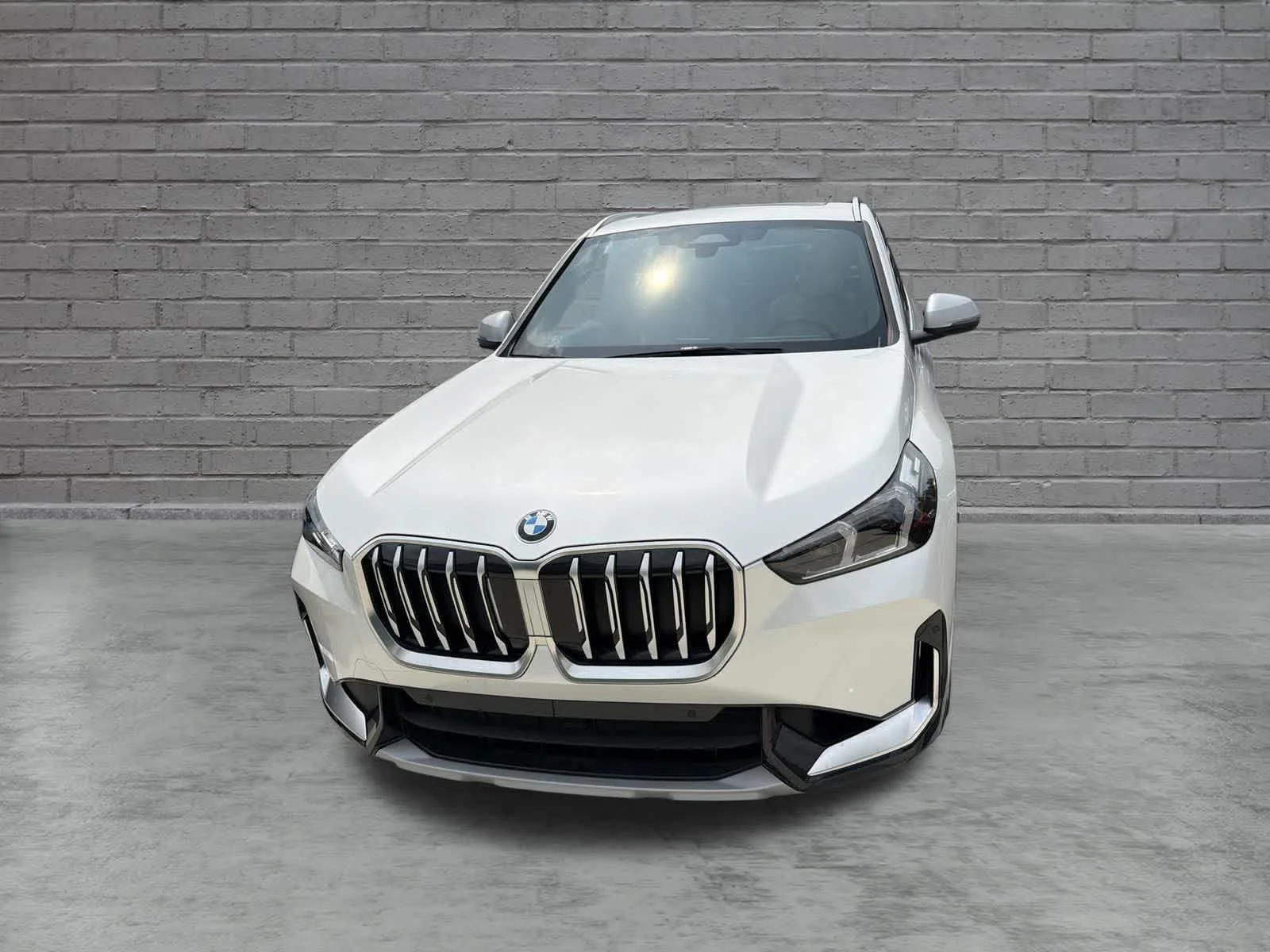 Certified Used 2023 Mineral White Metallic BMW xDrive28i image 2
