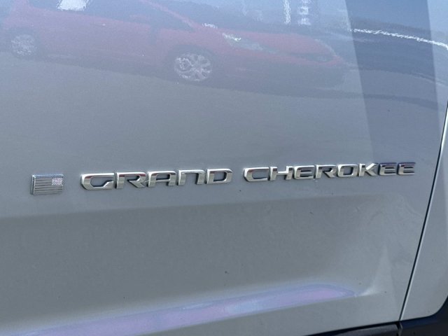 Used 2023 Silver Jeep Laredo image 29