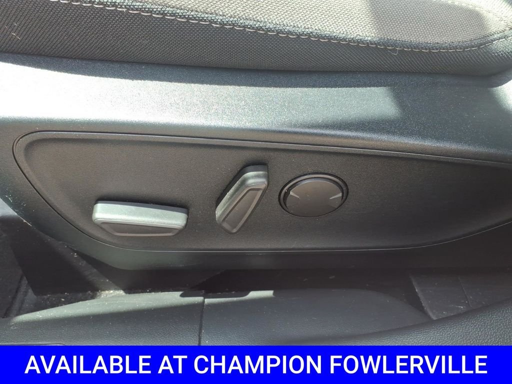 Used 2020 Silver Ford SE image 17
