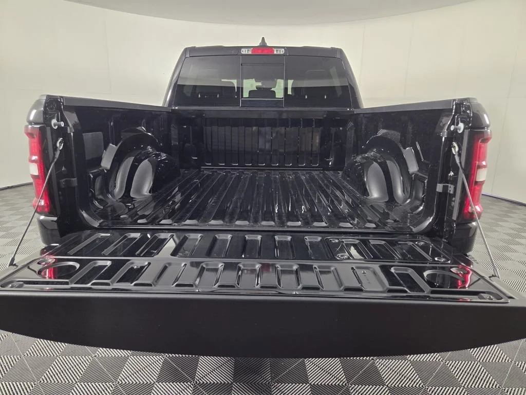 New 2026 Diamond Black Crystal Pearl-Coat Exterior Paint RAM Laramie image 20