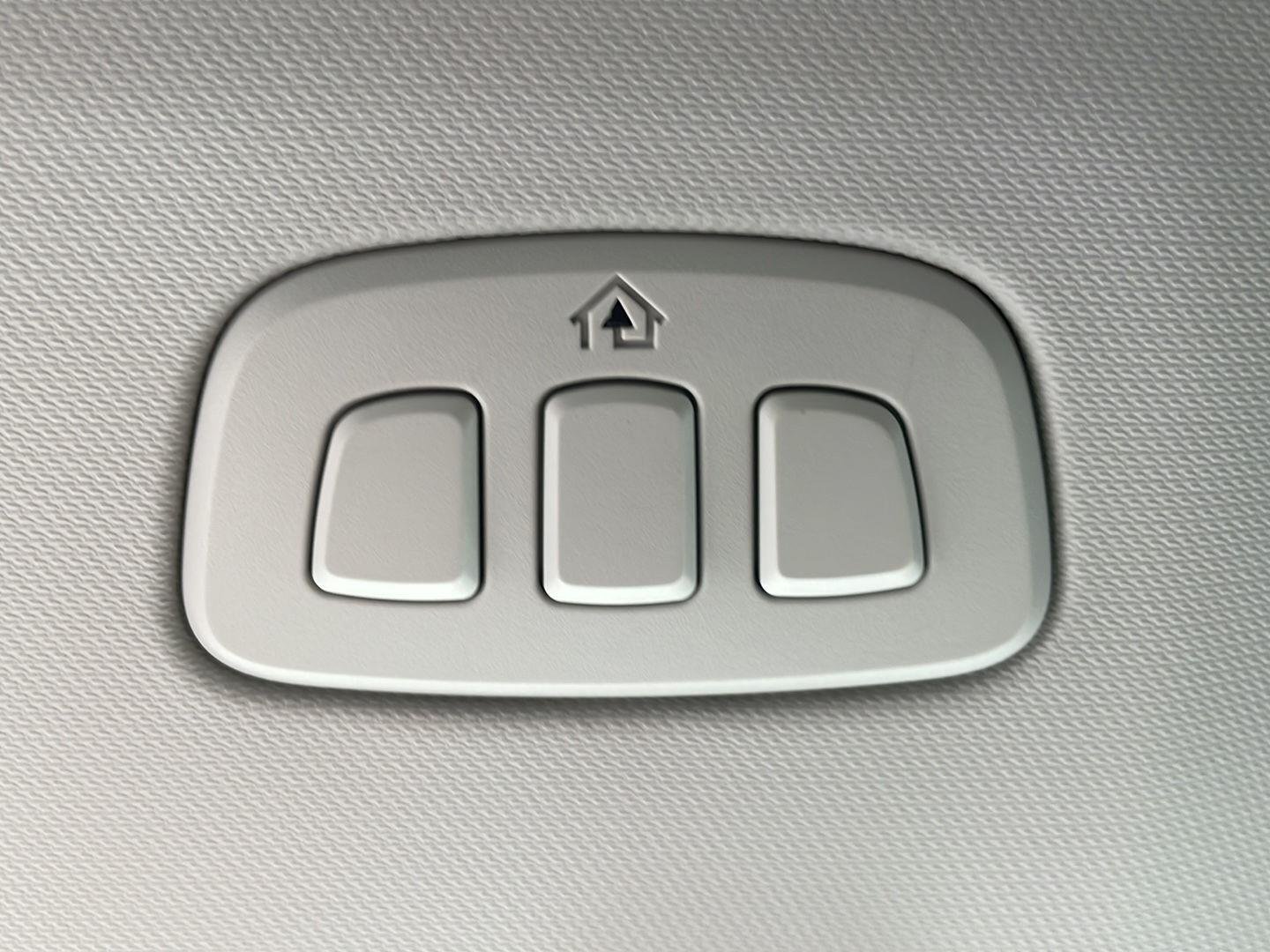Used 2023 Star White Ford Select image 25