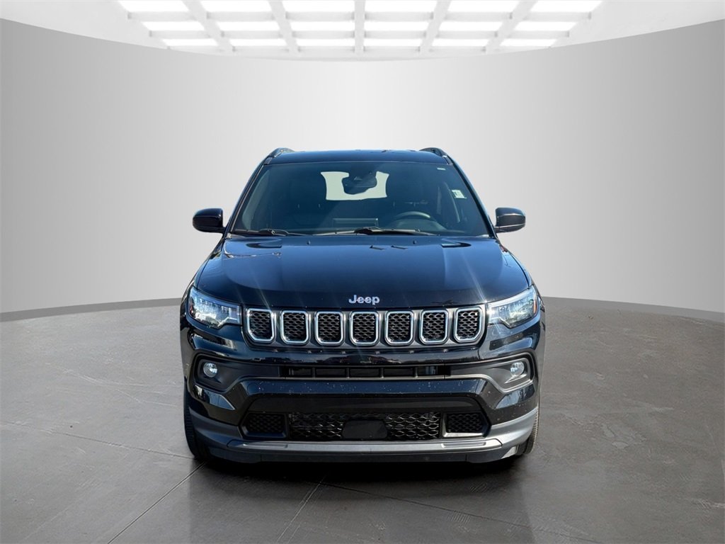2023 Jeep Compass Latitude Lux photo 4