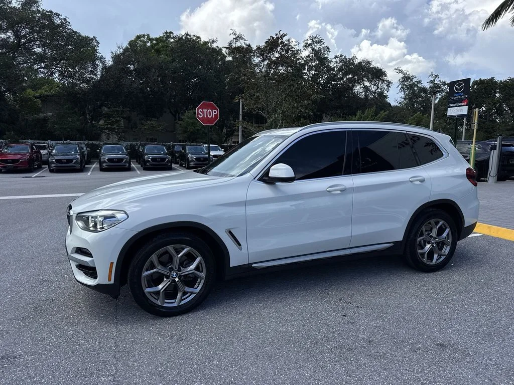 Used 2021 Alpine White BMW sDrive30i image 10