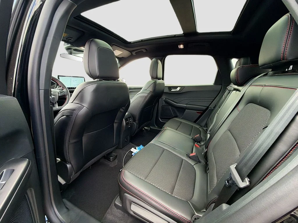 New 2026 Agate Black Metallic Ford ST-Line image 9