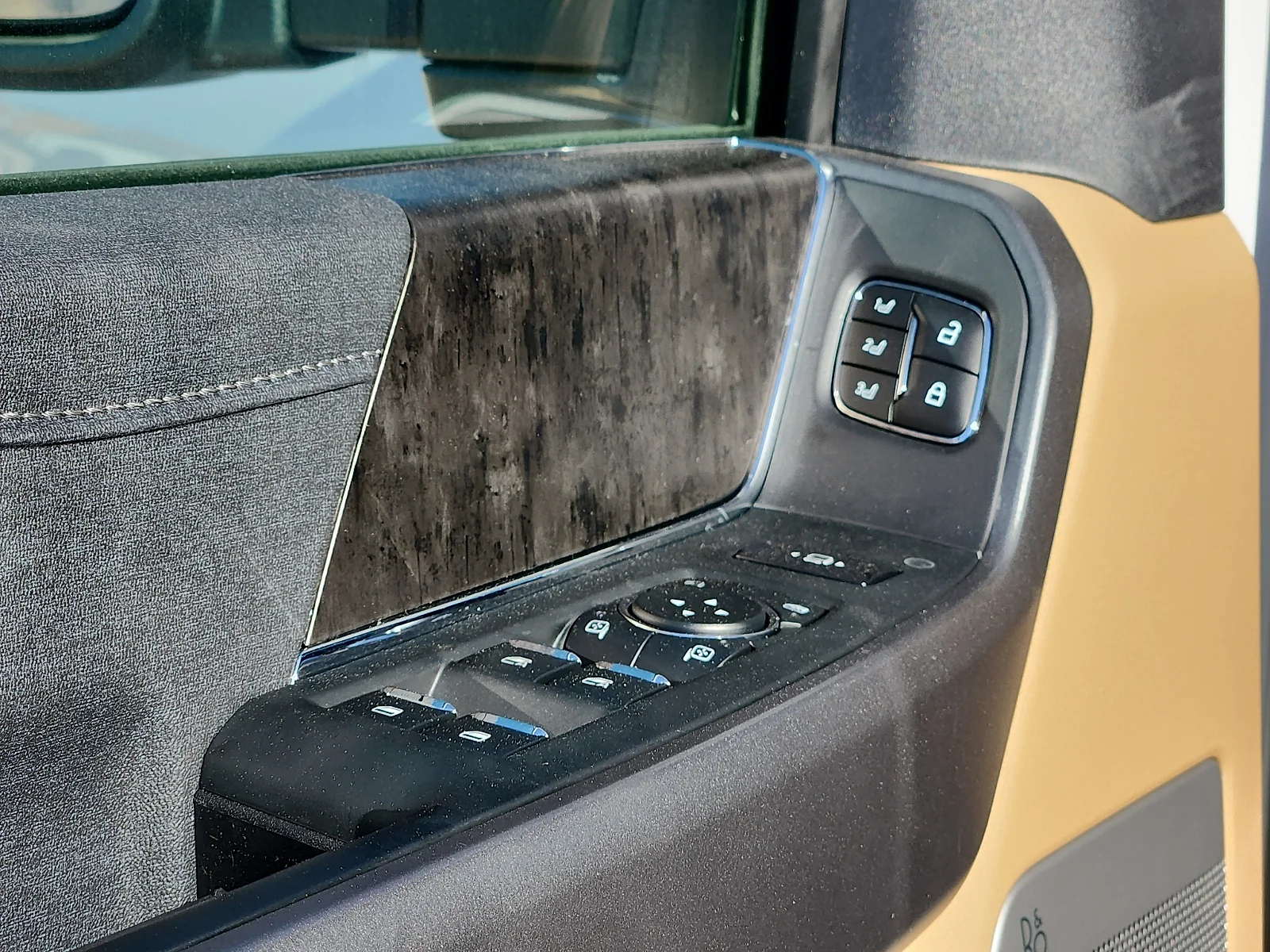 New 2026 Oxford White Ford Lariat image 15