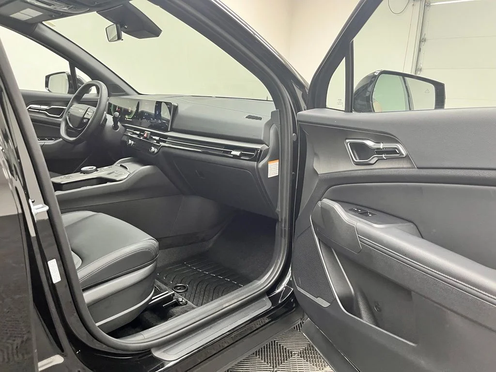 Used 2026 Black Kia X-Line image 33