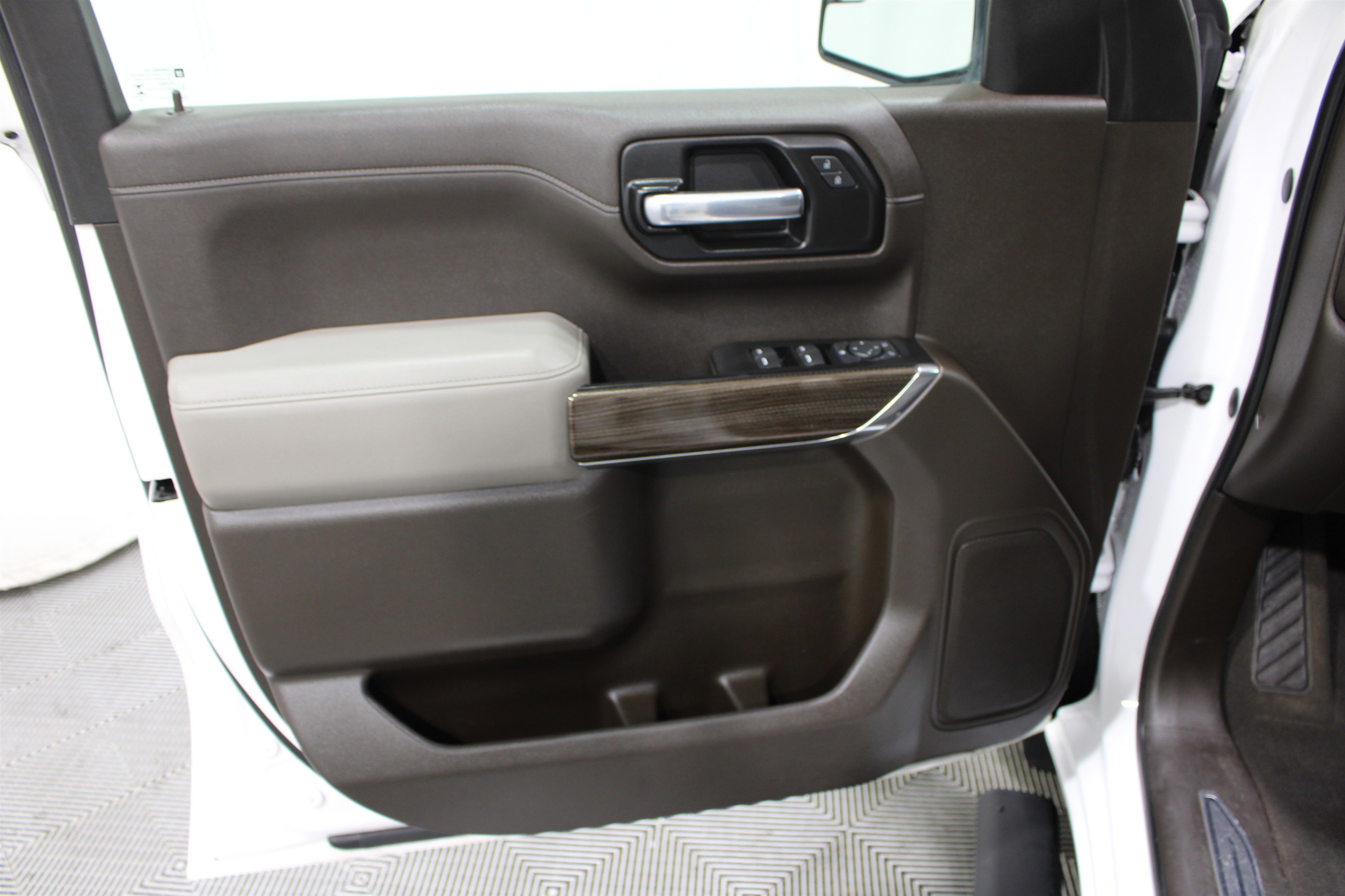 Used 2020 Summit White Chevrolet LT image 6