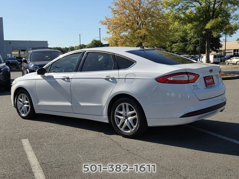 Used 2016 Oxford White FORD 4DR SDN SE FWD image 3