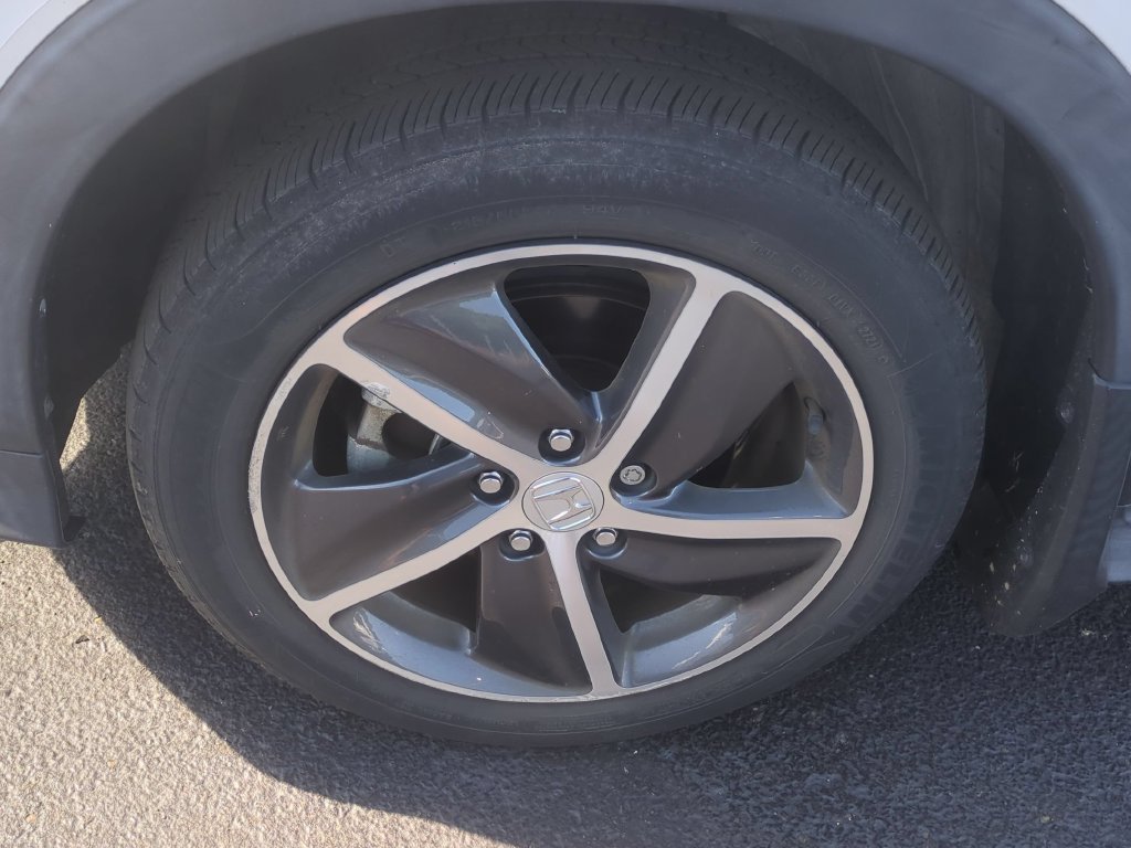 Used 2022 White Honda EX image 9