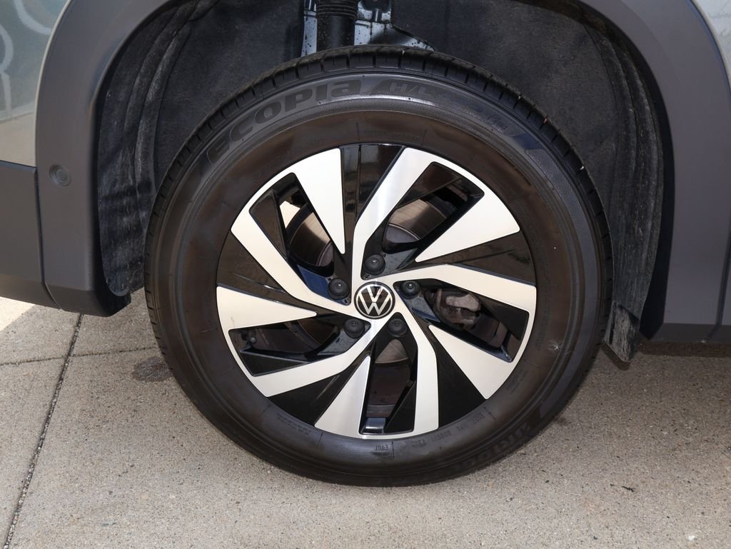 Certified Used 2025 Gray Volkswagen 2.0T S image 9