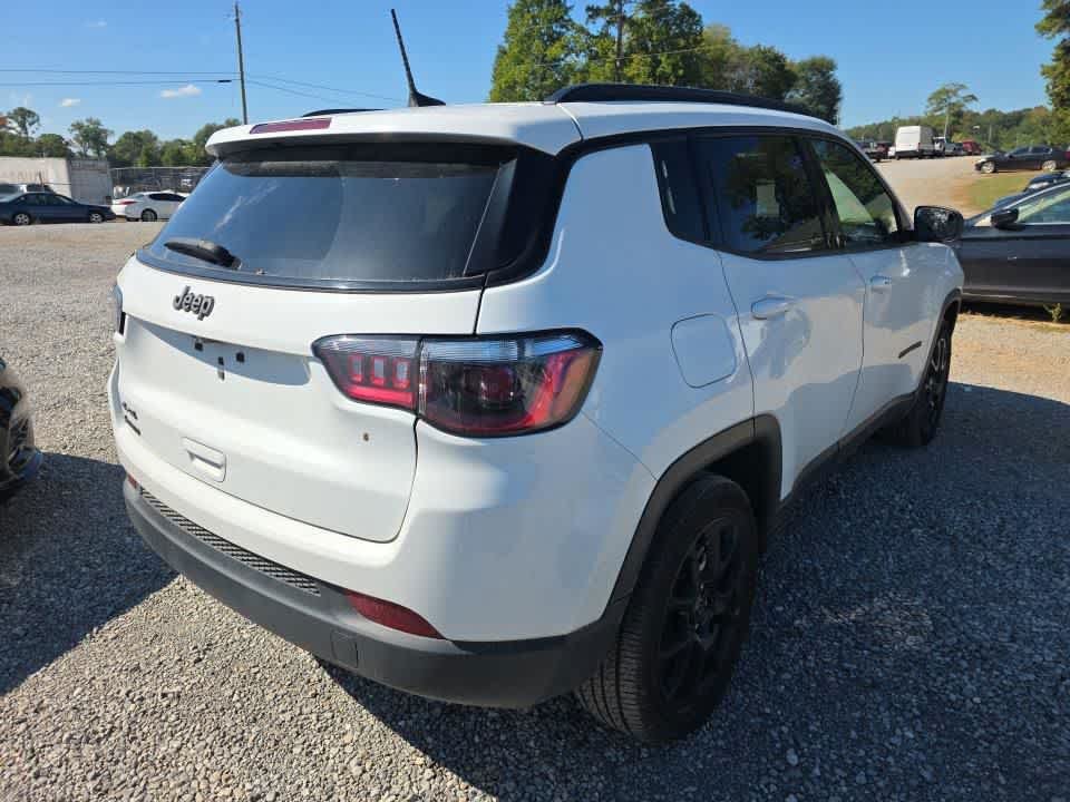 Used 2025 Bright White Clearcoat Jeep Latitude image 3