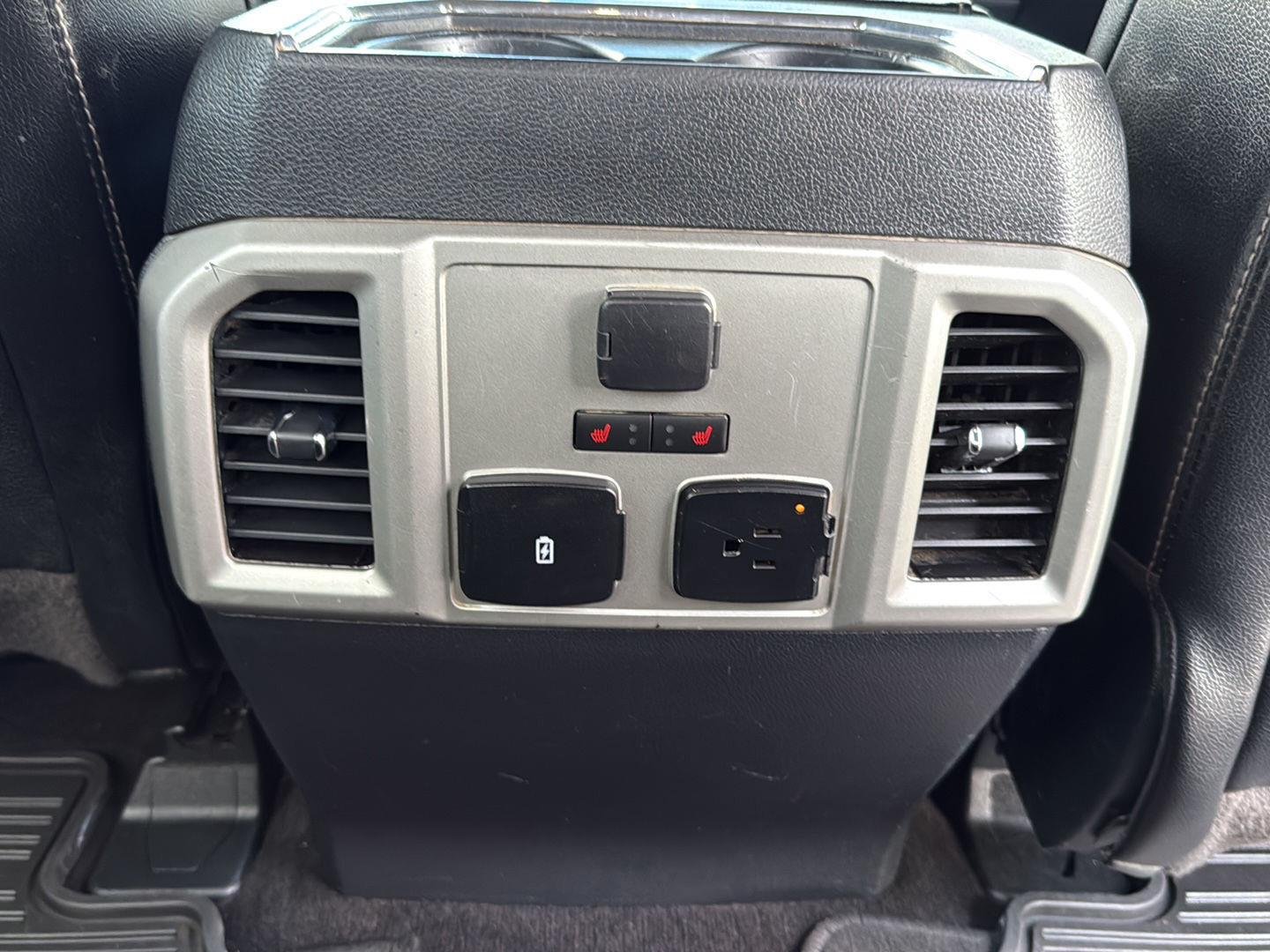 Used 2020 Agate Black Metallic Ford LARIAT image 32