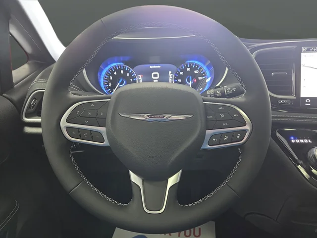 New 2026 Bright White Clear-Coat Exterior Paint Chrysler Select image 18