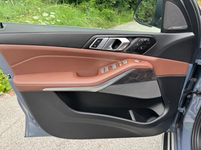 Used 2025 Copper Metallic BMW xDrive40i image 8