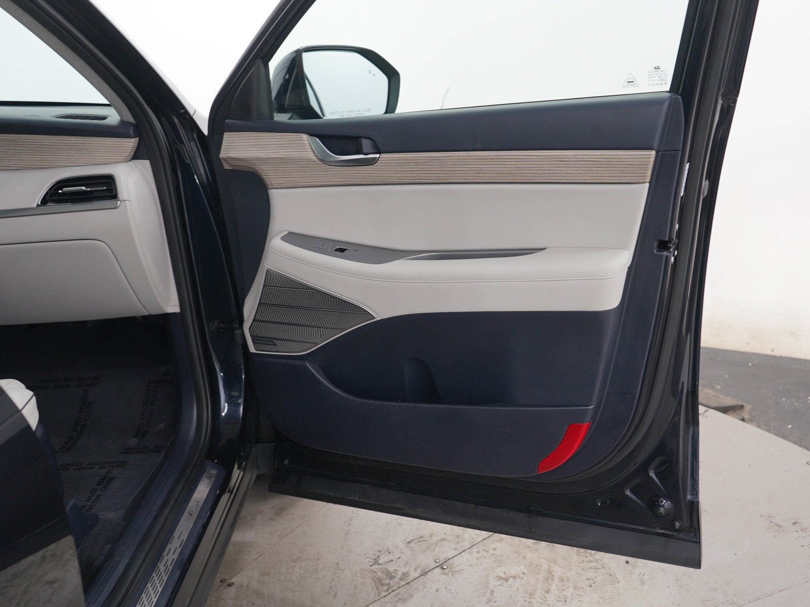 Certified Used 2022 Moonlight Cloud Hyundai Limited AWD image 11