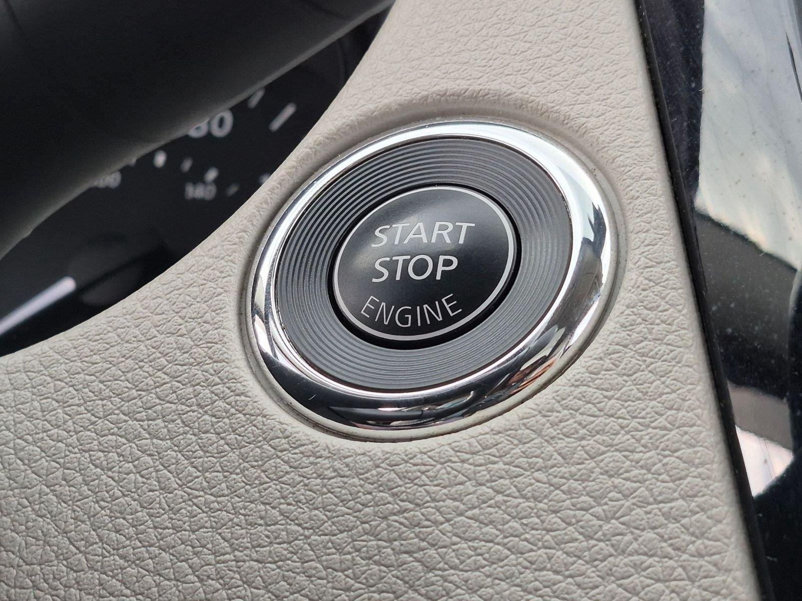 Used 2018 Pearl White Nissan SL image 29