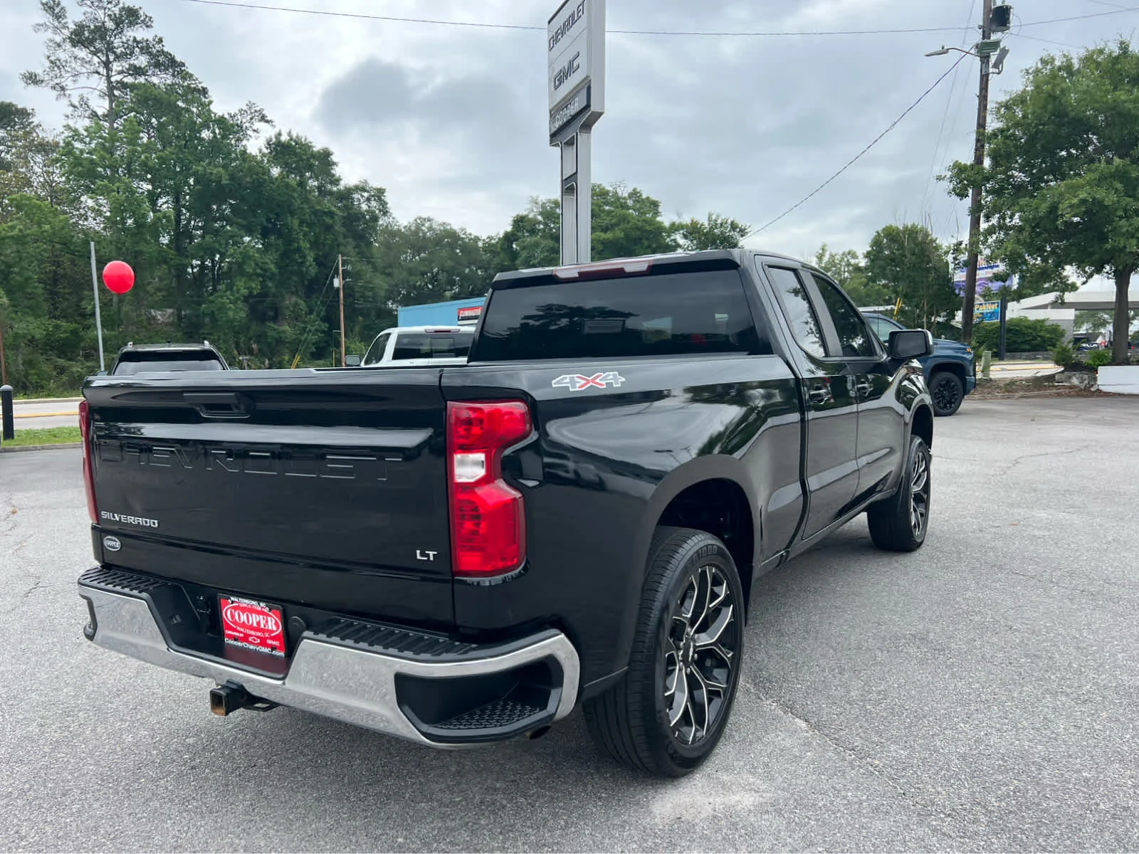 Used 2020 BLACK Chevrolet LT image 3