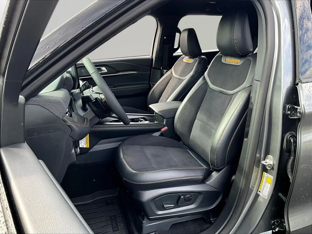 New 2026 Carbonized Gray Metallic Ford Tremor® image 24