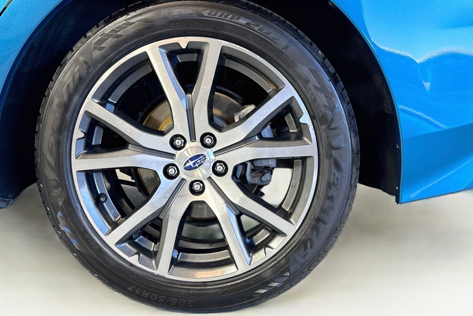 Used 2018 Island Blue Pearl Subaru Limited image 29
