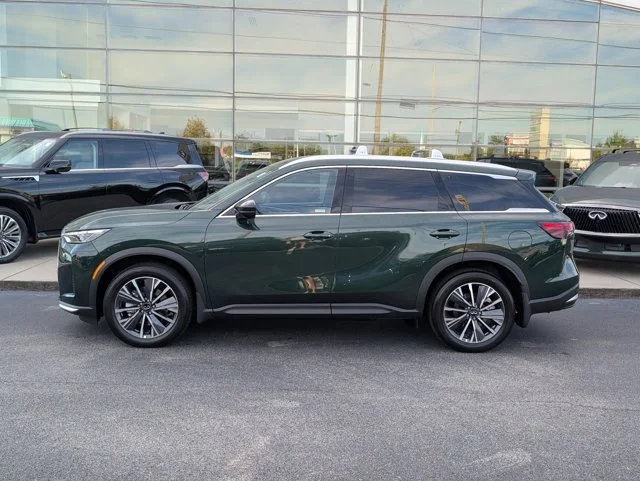 New 2027 DEEP EMERALD INFINITI LUXE image 2