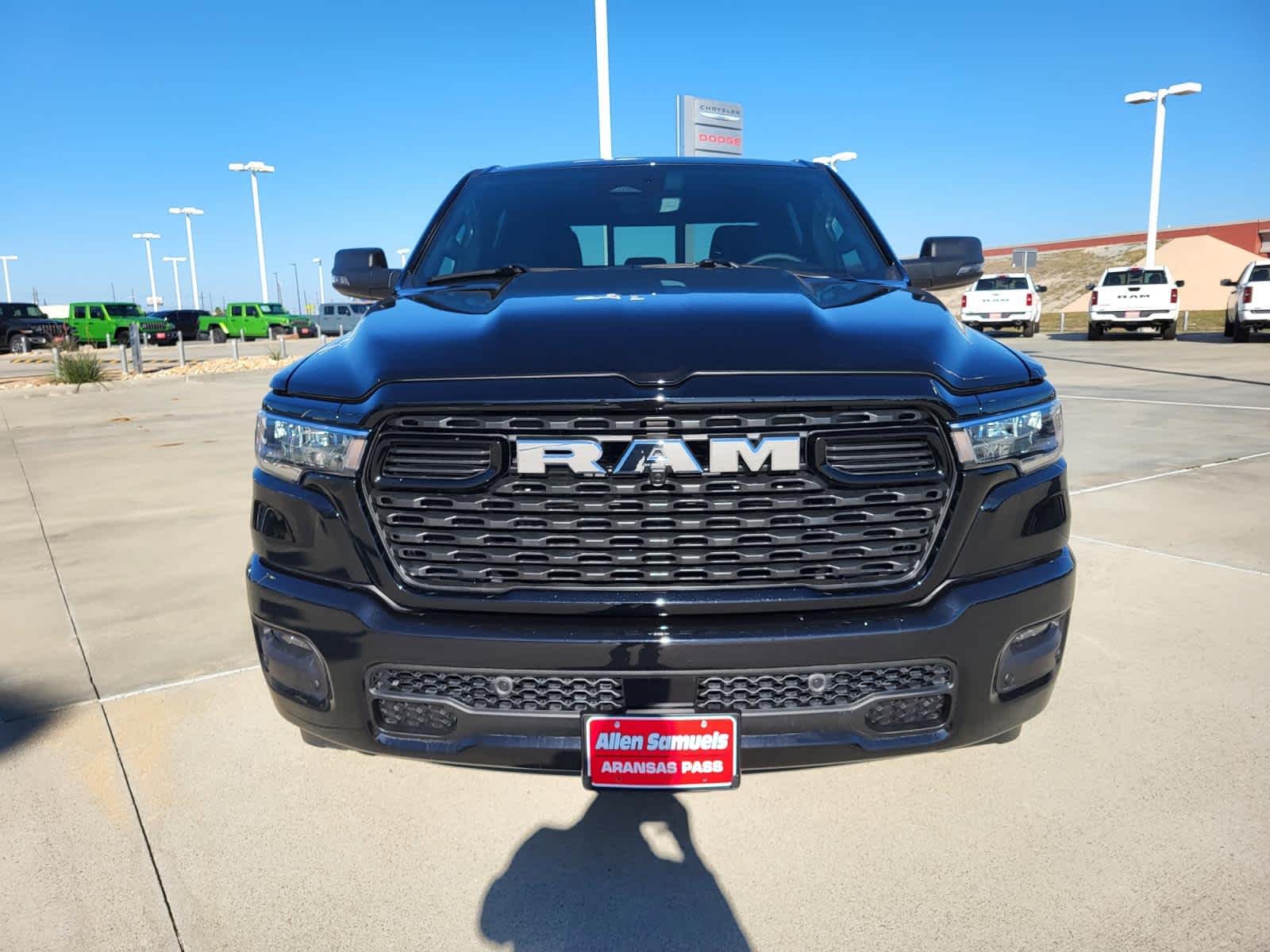 New 2026 Diamond Black Crystal Pearl-Coat Exterior Paint RAM Lone Star image 8