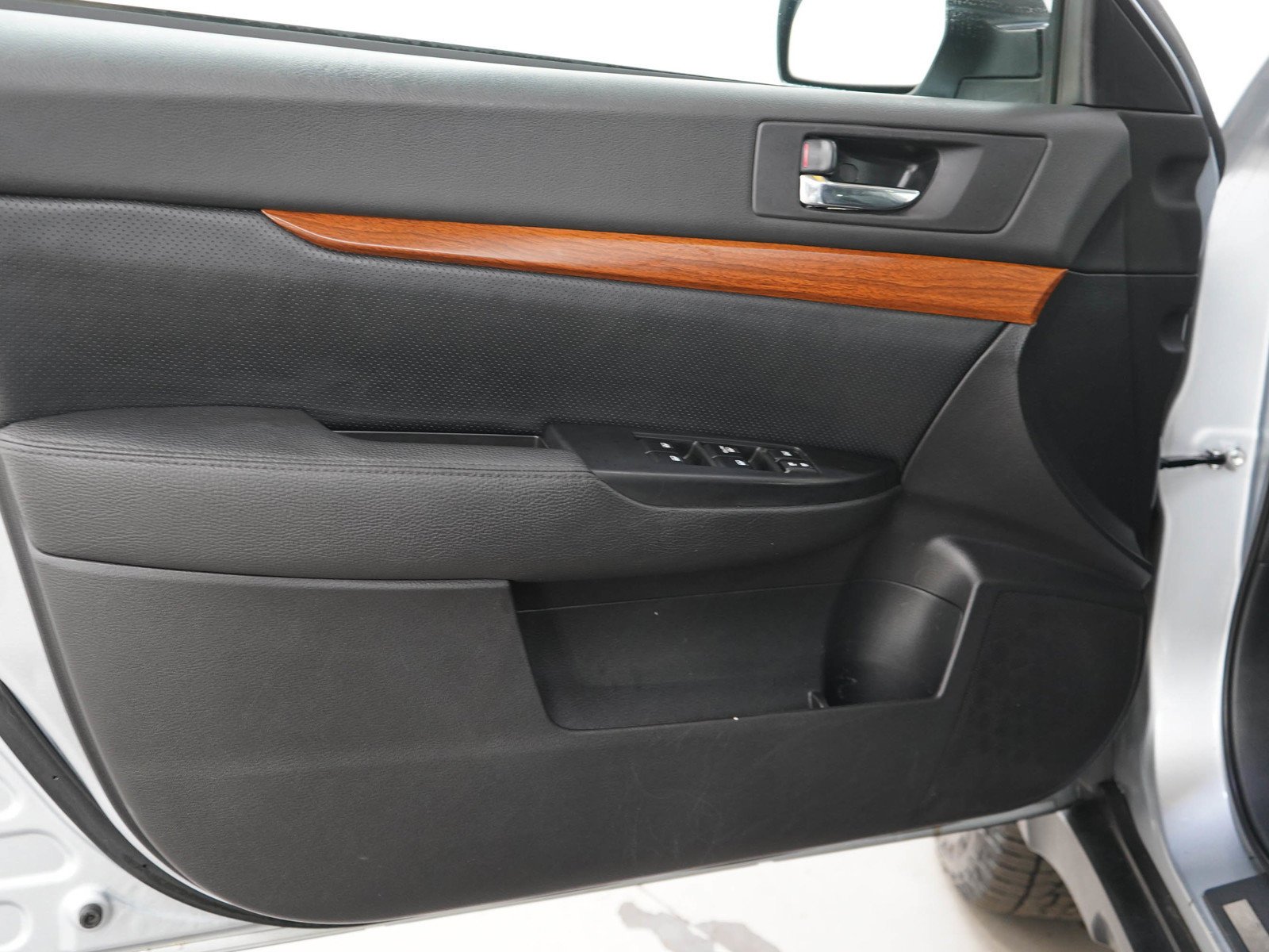 Used 2014 Ice Silver Metallic Subaru 3.6R image 18