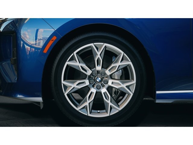 New 2027 Tanzanite Blue II Metallic BMW  image 7