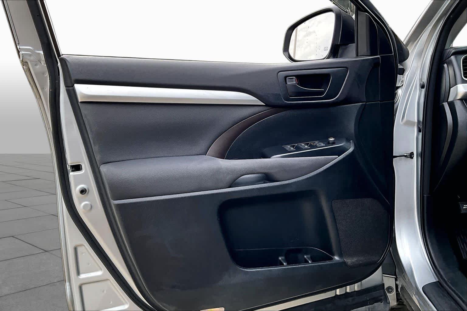 Used 2016 Silver Sky Metallic Toyota LE image 19