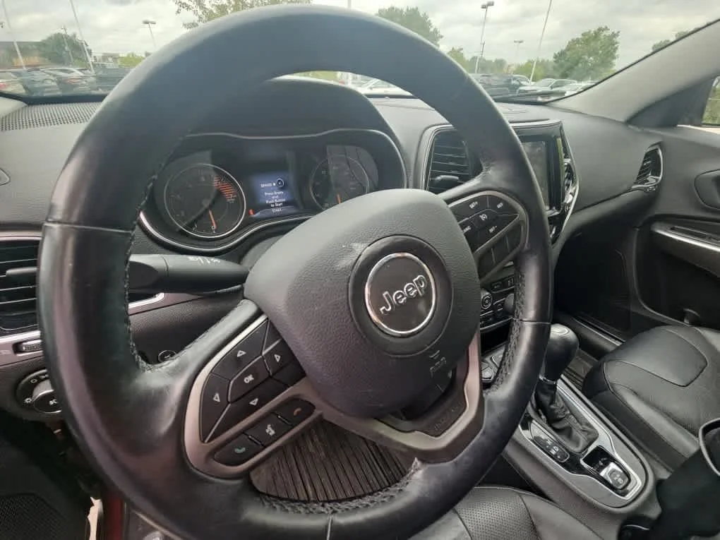 Used 2019 Velvet Red Pearlcoat Jeep Limited image 7